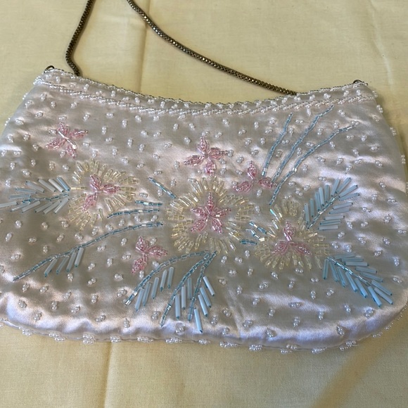 Handbags - Beautiful beaded purse. EUC inside and out.